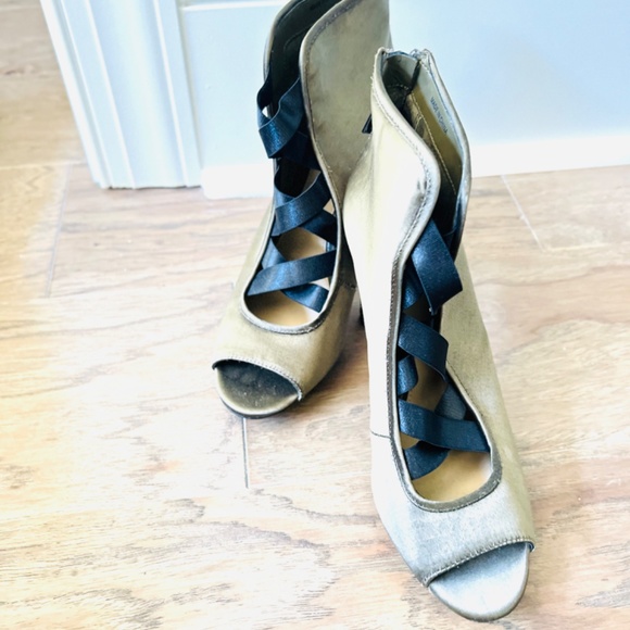 Shoes - Picture 4 of 6